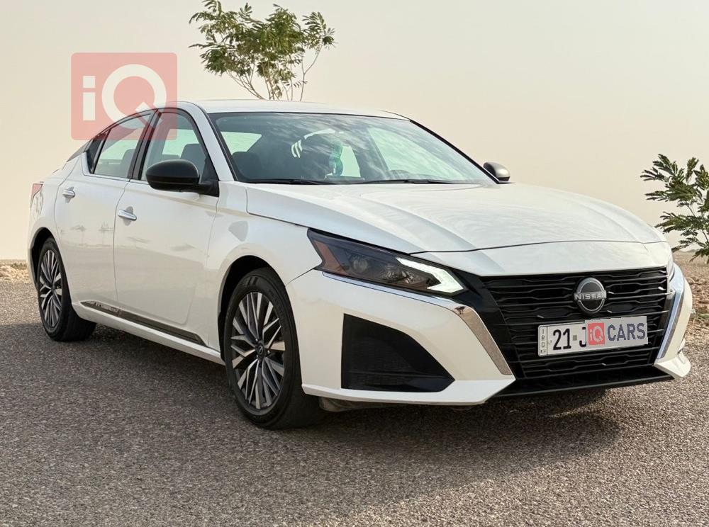 نيسان ألتيما